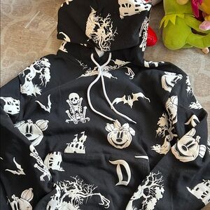 Disney Disneyland, Halloween glow-in-the-dark hoodie size medium NWOT